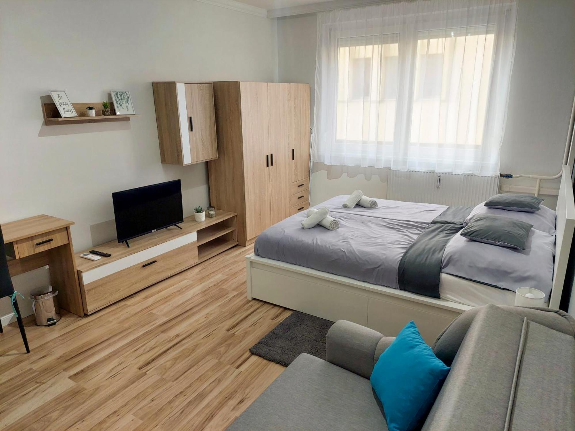 Aweshome City Apartment - 3 Bedrooms And Free Parking Дебрецен Экстерьер фото