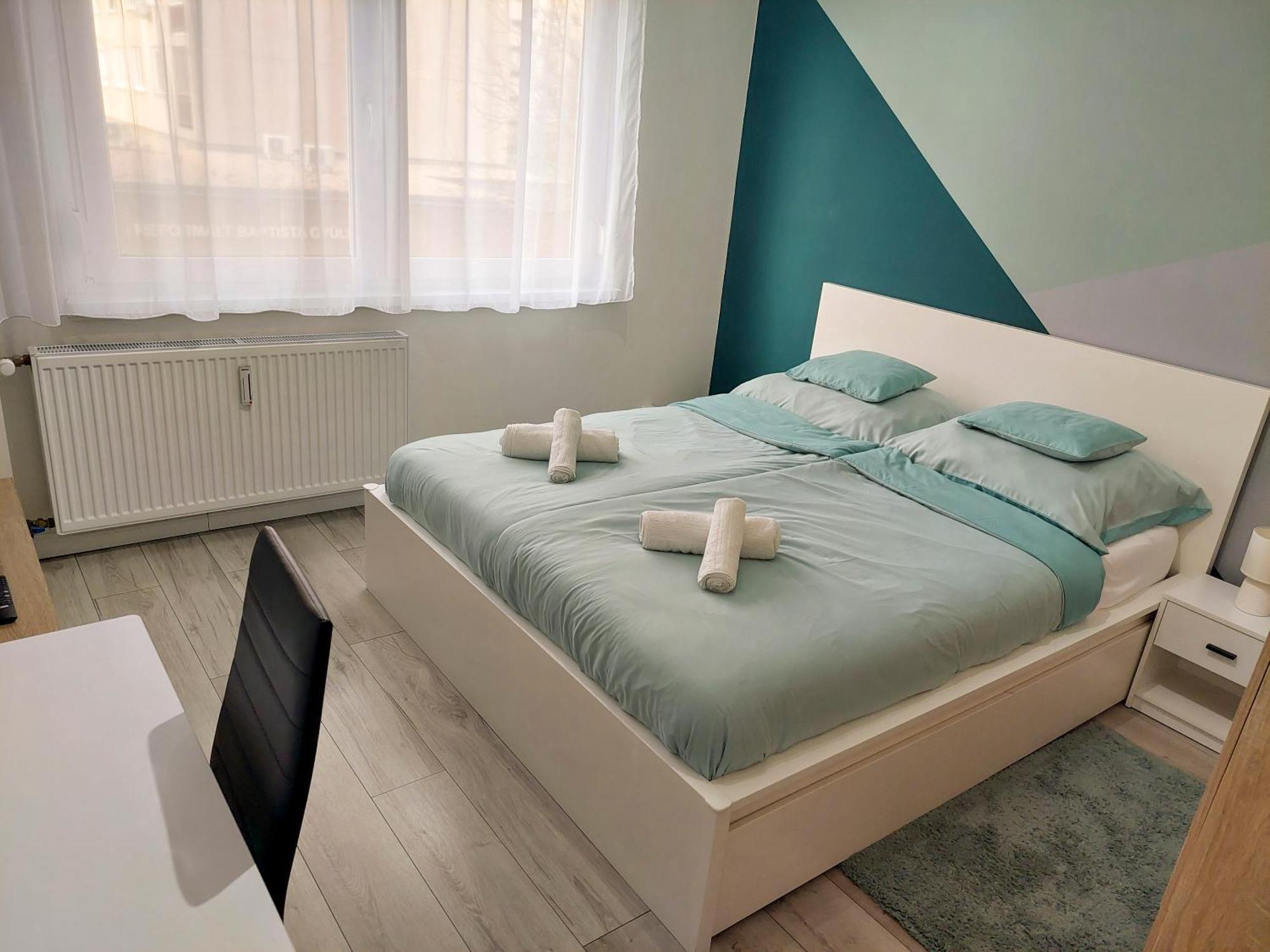 Aweshome City Apartment - 3 Bedrooms And Free Parking Дебрецен Экстерьер фото